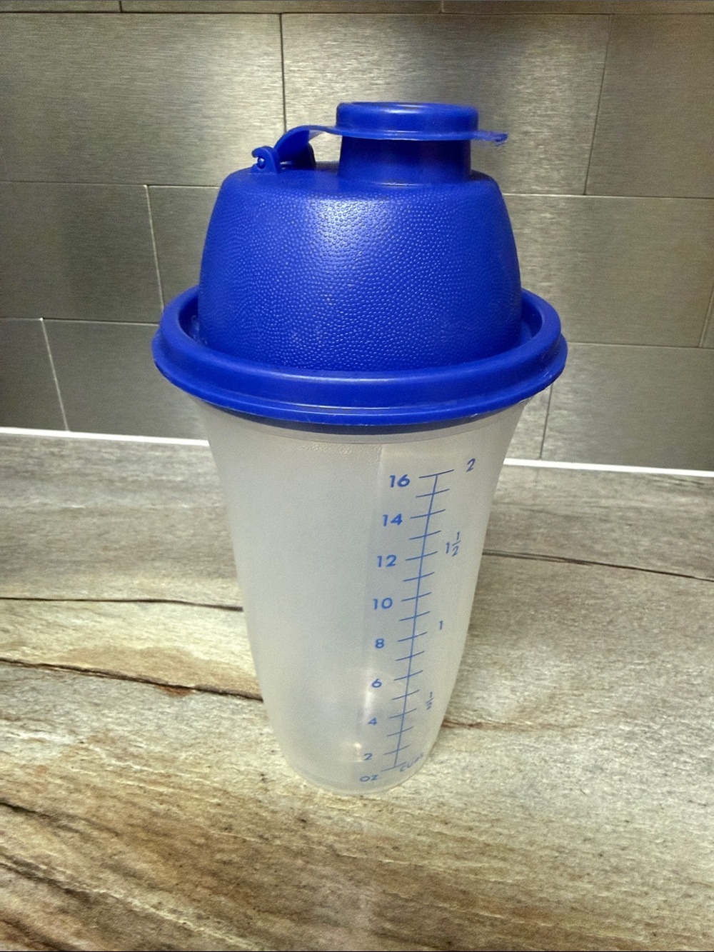 Vintage Tupperware Quick Shake